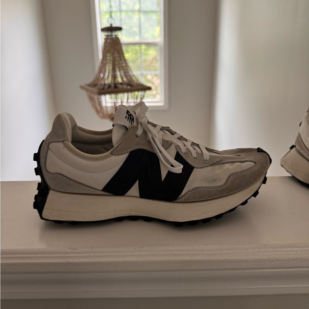 Women’s new balance 327s